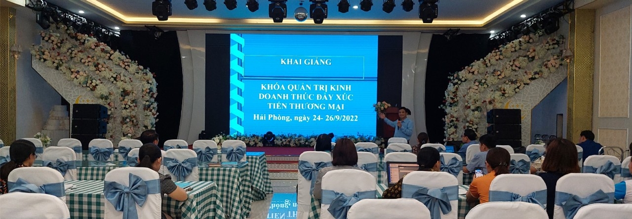 Viện Đào Tạo <br> và Bồi Dưỡng Phát Triển  <br> Ngồn Nhân Lực ITH